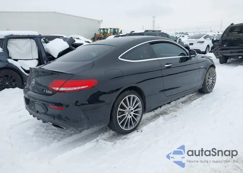 2018 Mercedes-Benz C 300 4Matic z USA, uszkodzony, nr VIN WDDWJ4KB5JF673254